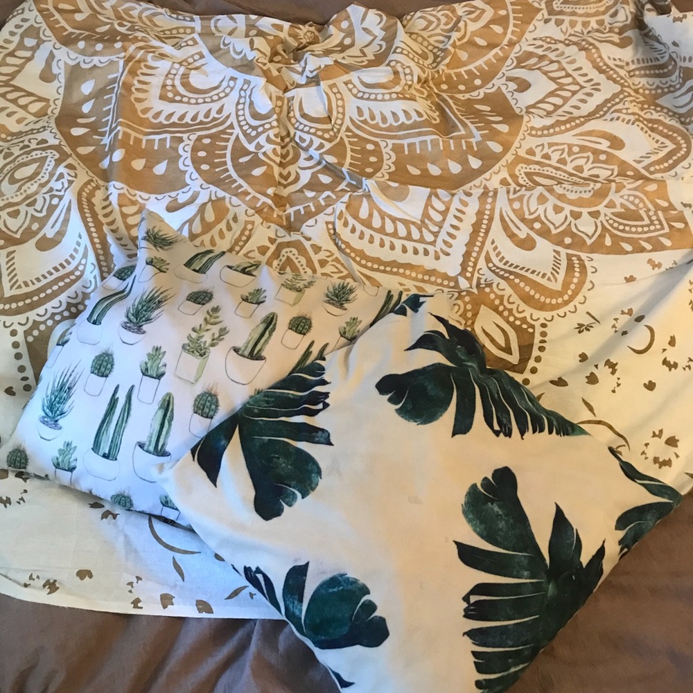 Gorgeous & unique white-gold tapestry